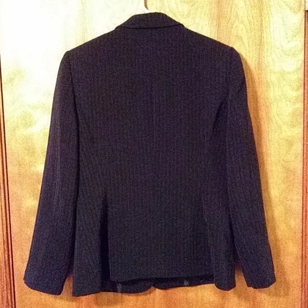 Tahari suit jacket 8 black pinstripes - Picture 8 of 9